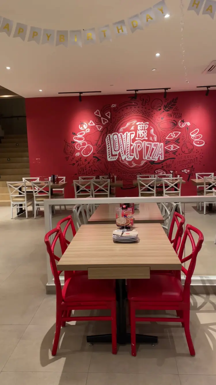 Pizza Hut Restoran 9