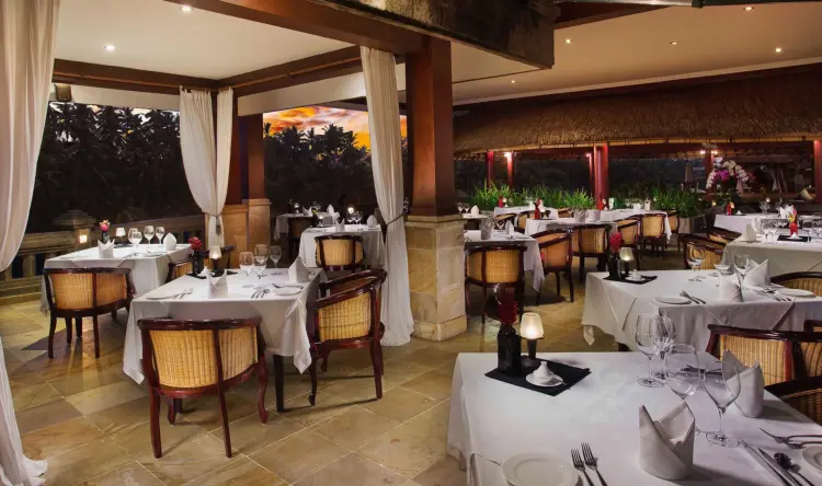 CasCades Restaurant 6