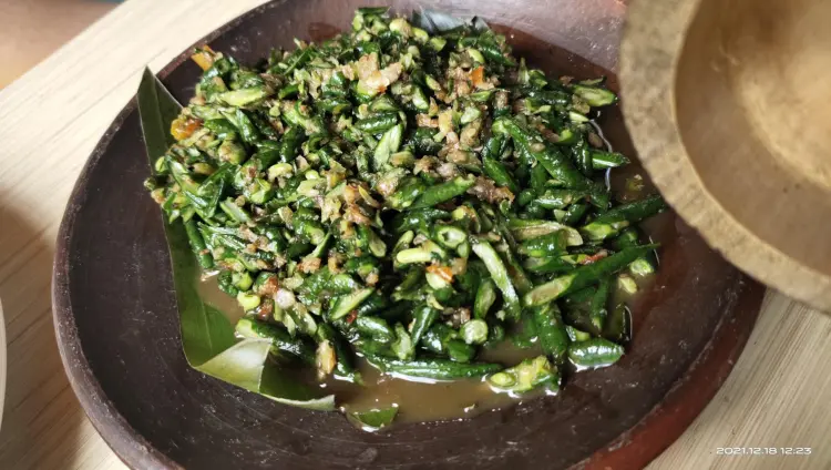 Saung Abah Ayam Bakar Bambu Bogor 8