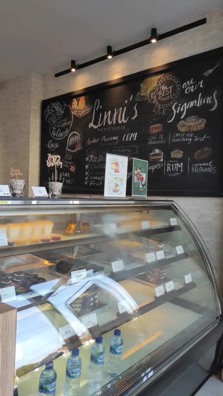 Linni's Patisserie 7