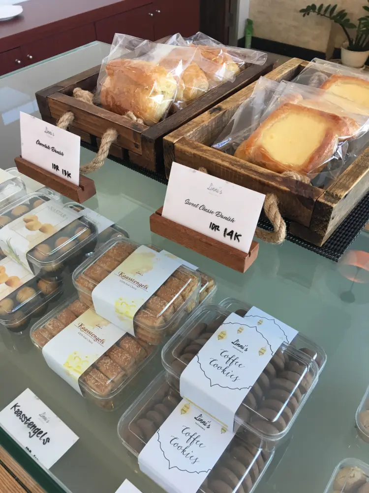 Linni's Patisserie 6