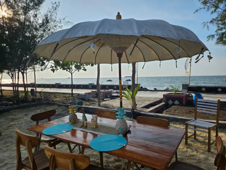 La meddian Cafe & Resto beach 1