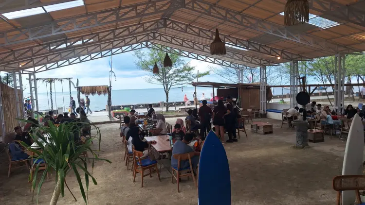 La meddian Cafe & Resto beach 7