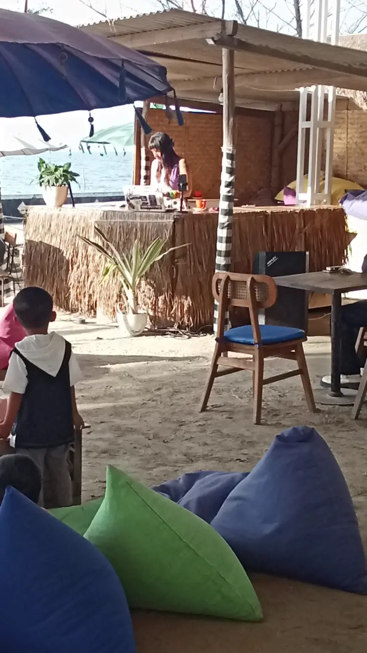 La meddian Cafe & Resto beach 6