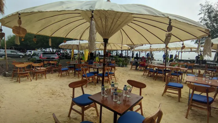 La meddian Cafe & Resto beach 9