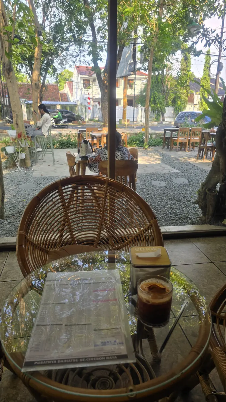 eunola coffee & space 9