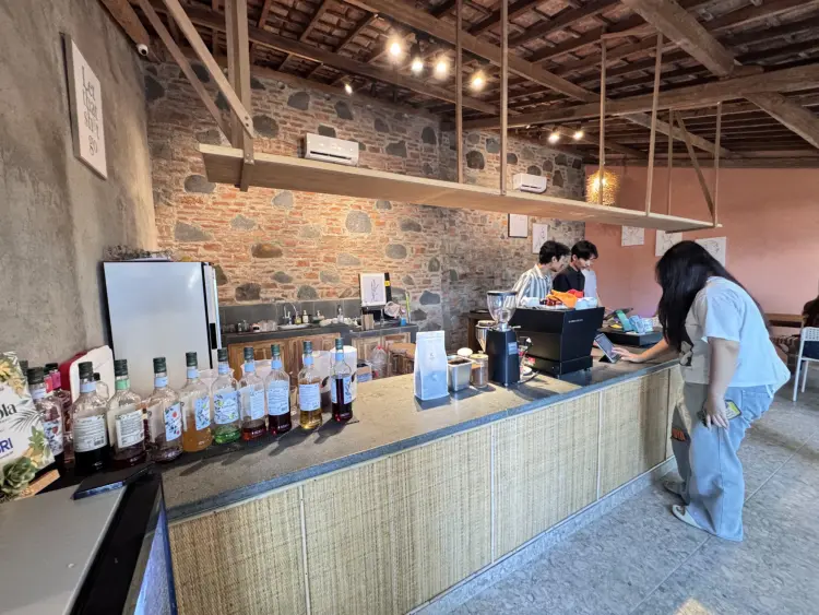 eunola coffee & space 4