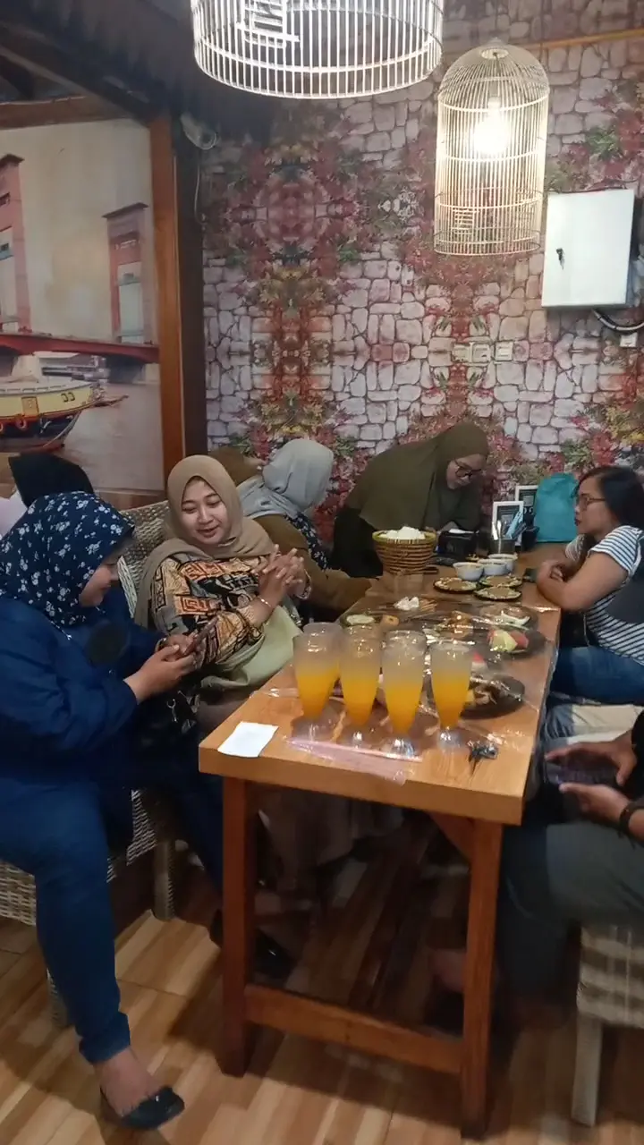 A humble restaurant the President eats at? This indoor pavilion in Depok is something else 2