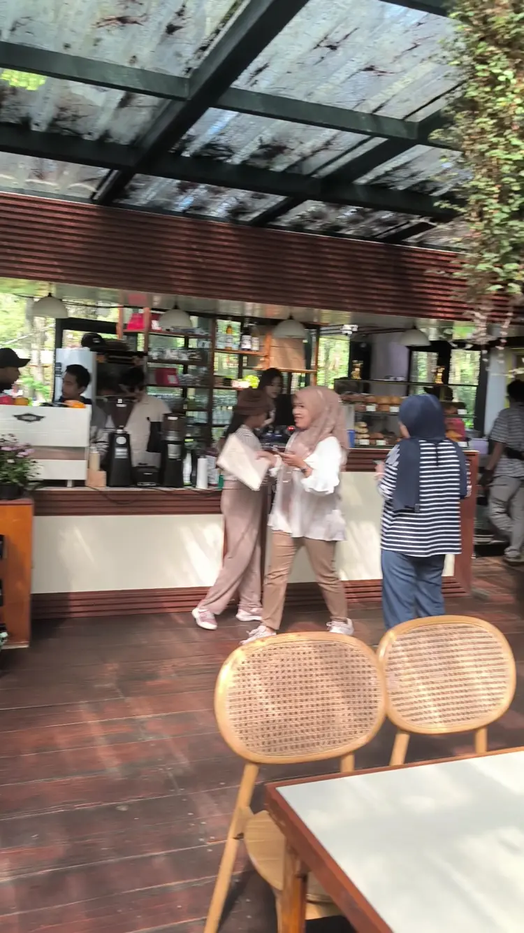 Lapinea Cafe & Resto 8