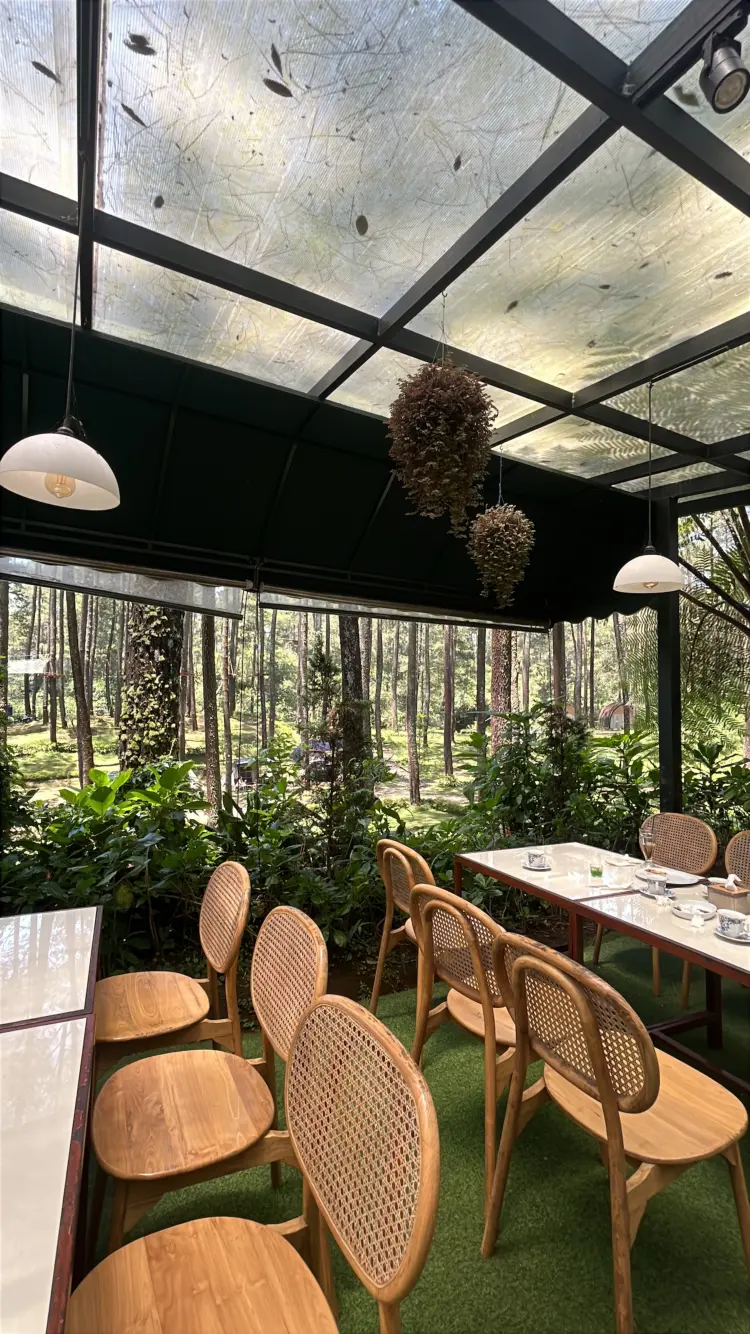 Lapinea Cafe & Resto 7