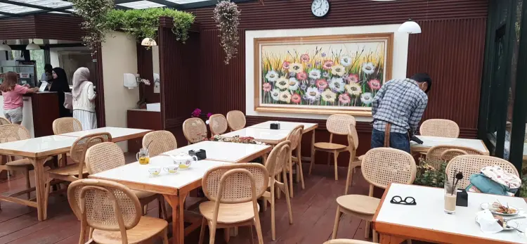 Lapinea Cafe & Resto 2