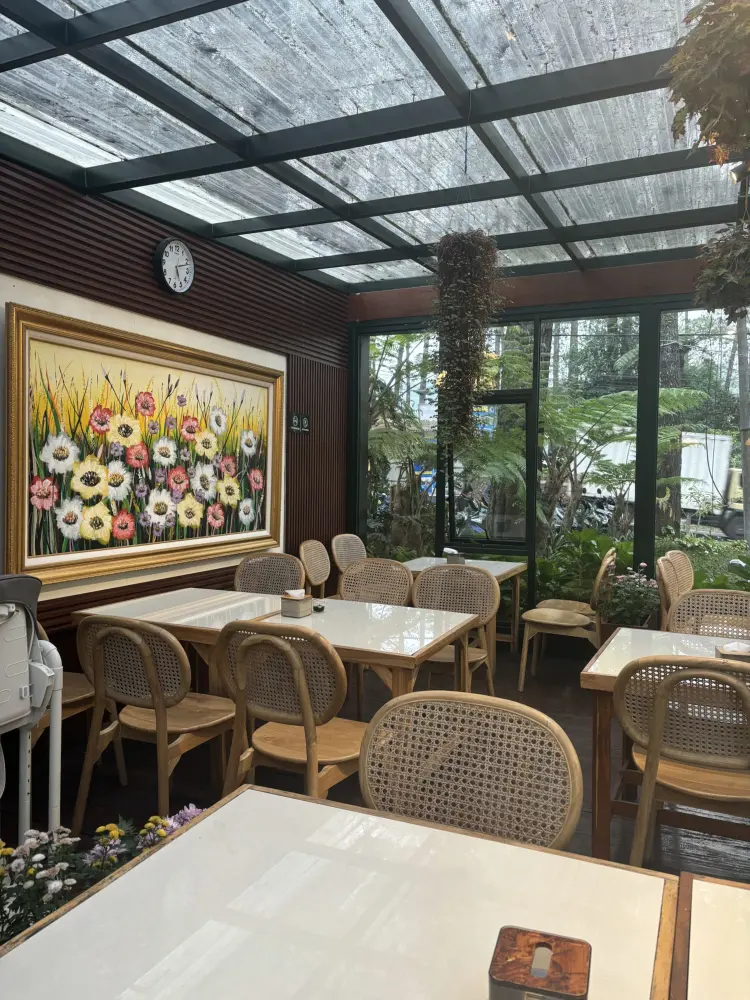 Lapinea Cafe & Resto 5