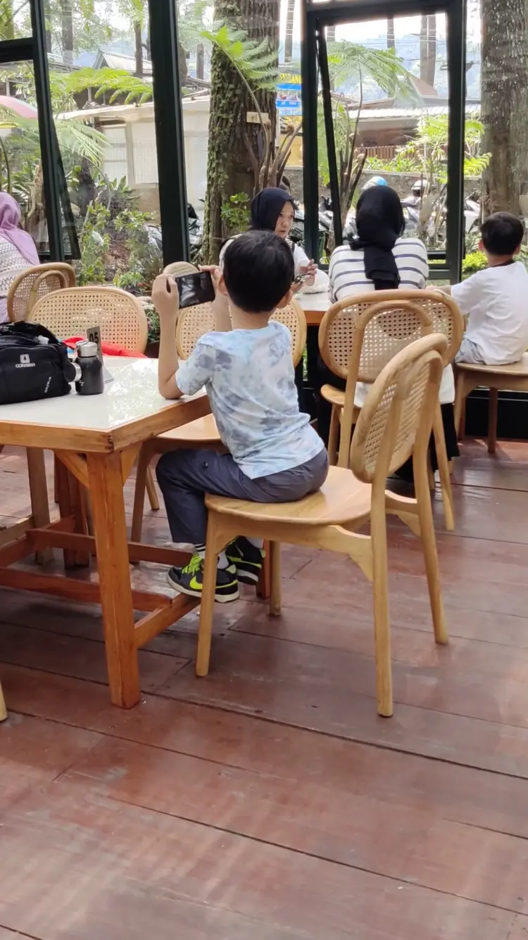 Lapinea Cafe & Resto 9