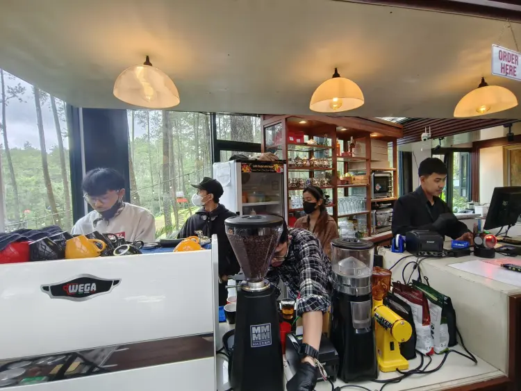 Lapinea Cafe & Resto 6