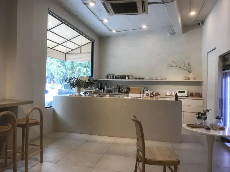 Guten Mørgen Coffee Lab & Shop Tomang 5