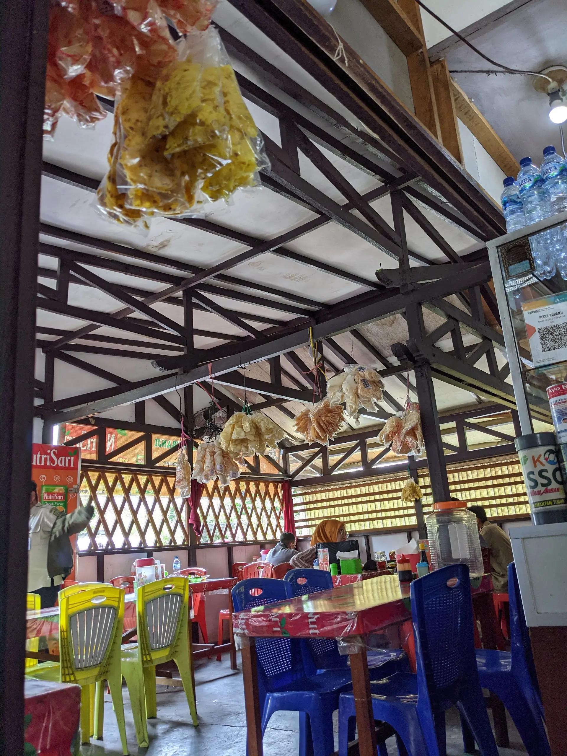 谁说路边摊不收税？三马林达这家传奇炸鸡刷新我三观 1