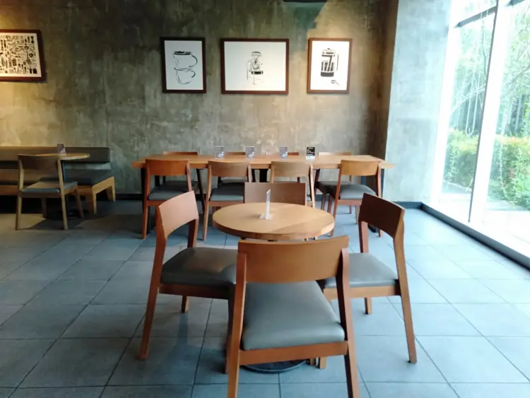 Starbucks Mall @ Alam Sutera 6