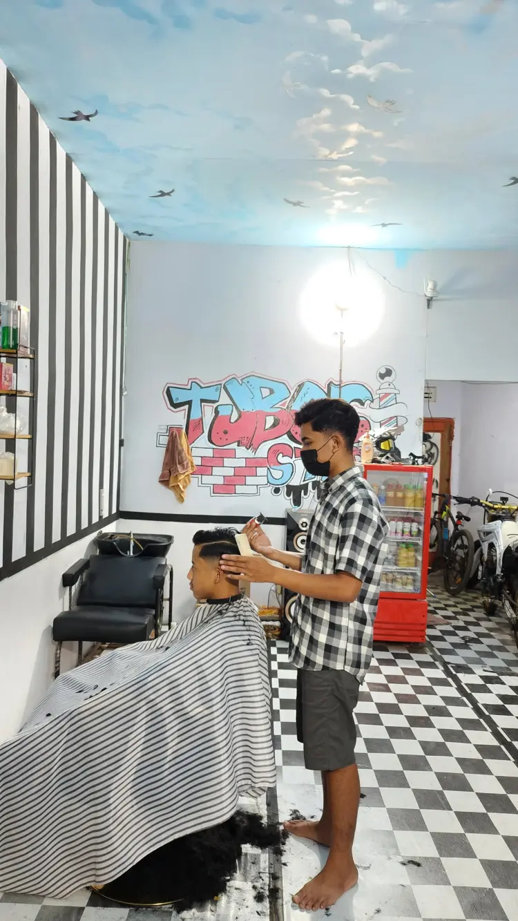 Ardi Tubos Barbershop 1