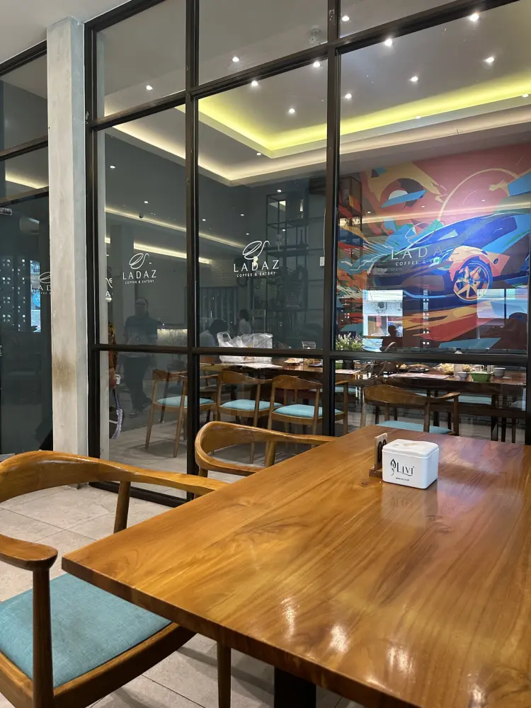 Ladaz Coffee & Eatery 10