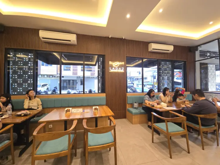 Ladaz Coffee & Eatery 2