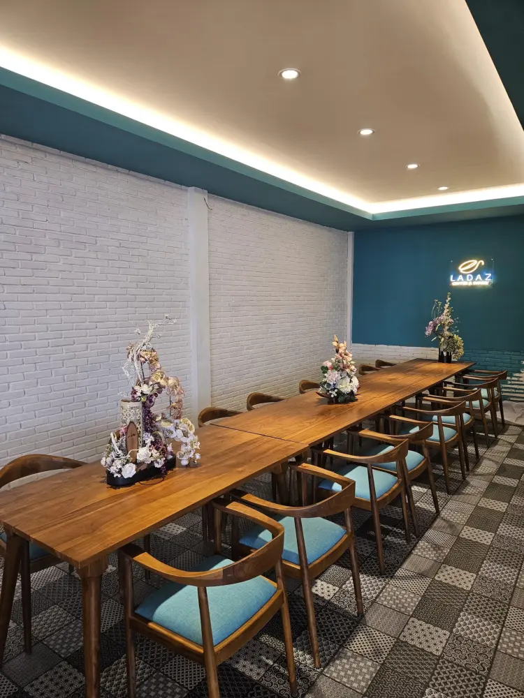 Ladaz Coffee & Eatery 3