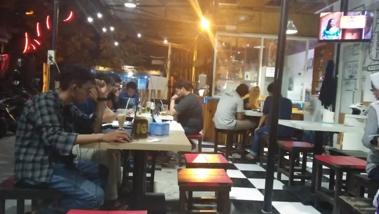 Cengengesan Coffee Shop 7