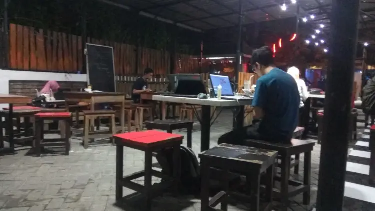 Cengengesan Coffee Shop 4