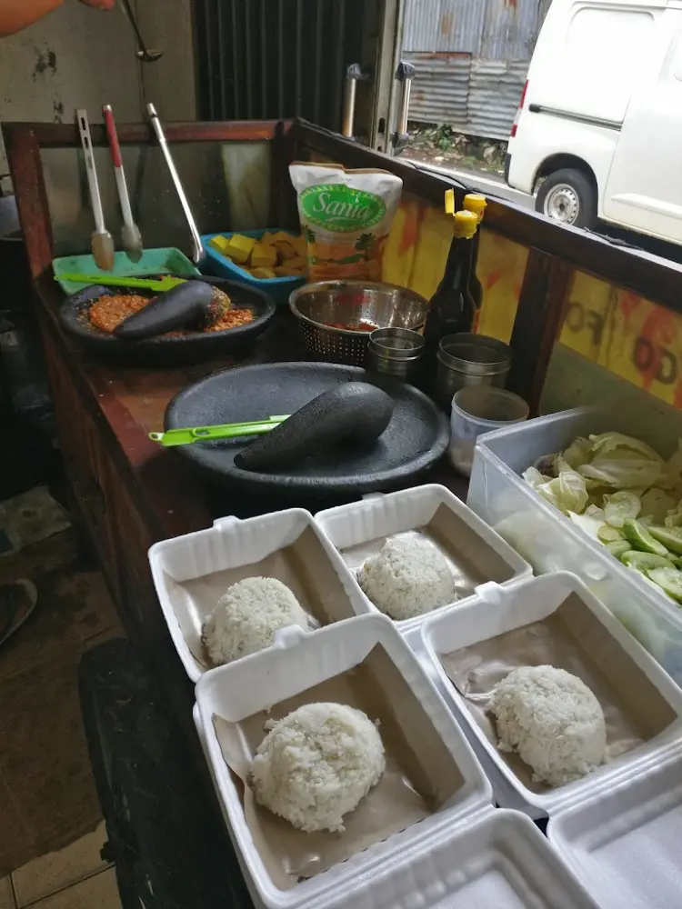 Ayam Gepuk Pak Gembus Kebayoran Lama 3